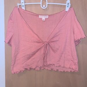 Tie front crop top, adjustable. Short sleeve